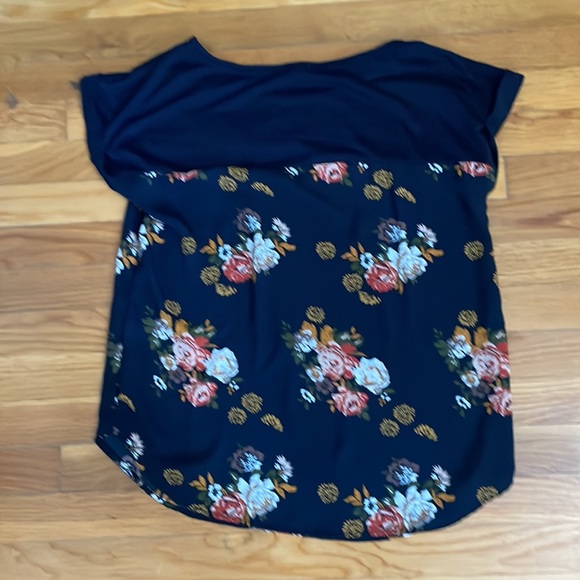 Adorable Mason and Belle tee with floral accents - Picture 3 of 3